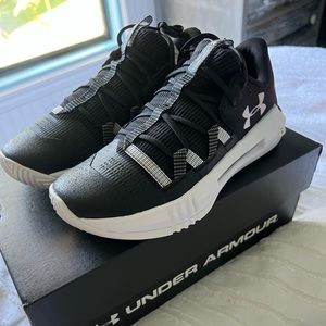 Volleyball/court shoes Under Armour 7.5 NWT